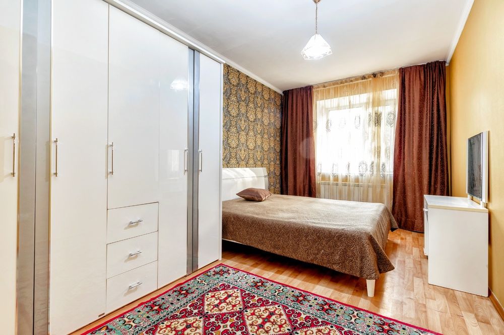 Удобно с детьми — рядом парк,набережная. Ул.Абая