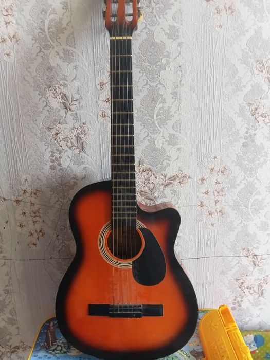 Гитара в хорошем состоянии