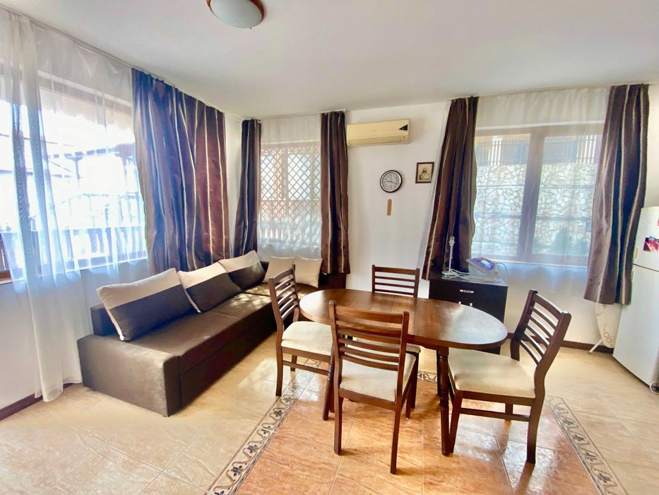Продава се Тристаен апартамент в Свети Влас - 1000 кв.м за 59 €/кв.м - Снимка #1