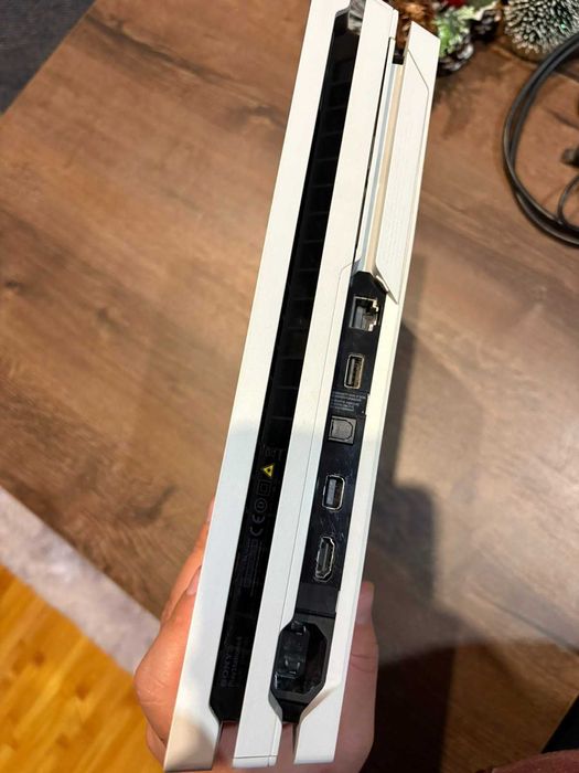 „PS4 Pro 1TB + 9 игри (Mafia Trilogy, FIFA, Diablo) – 400 лв“