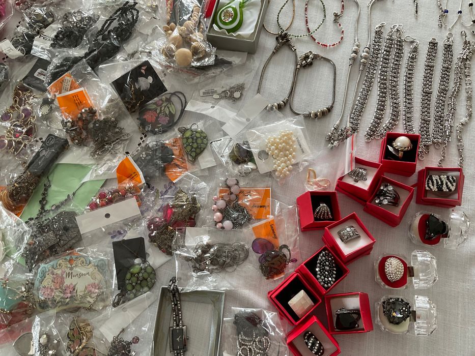 Bijuterii noi si frumoase