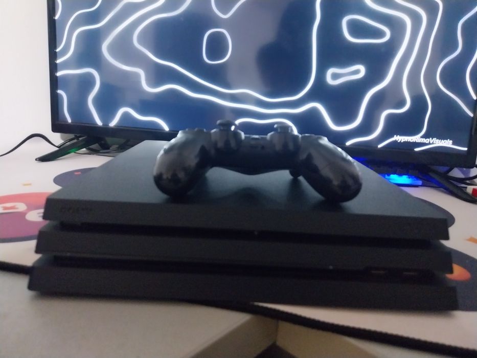 PS4 pro 1TB + 8 jocuri + o maneta