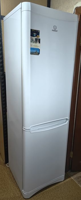 Indesit, 196см, рабочий, двух компрессорный