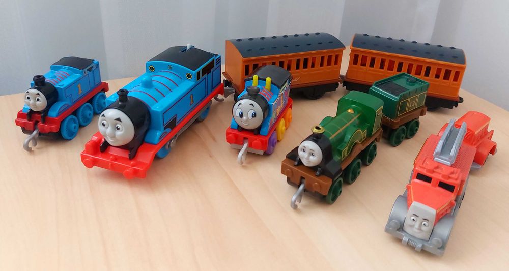Set 5 trenulete + sine si depou Thomas si prietenii / Thomas and friends
