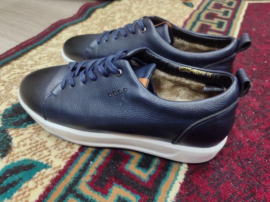 Brendvi yangi OYOQ KIYIM Sotiladi