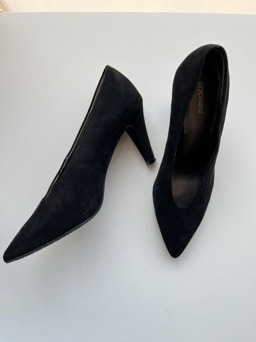 Черни токчета 37 размер с удобен 8-сантиметров ток.