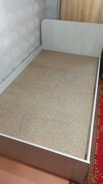 Продам кровать полуторку