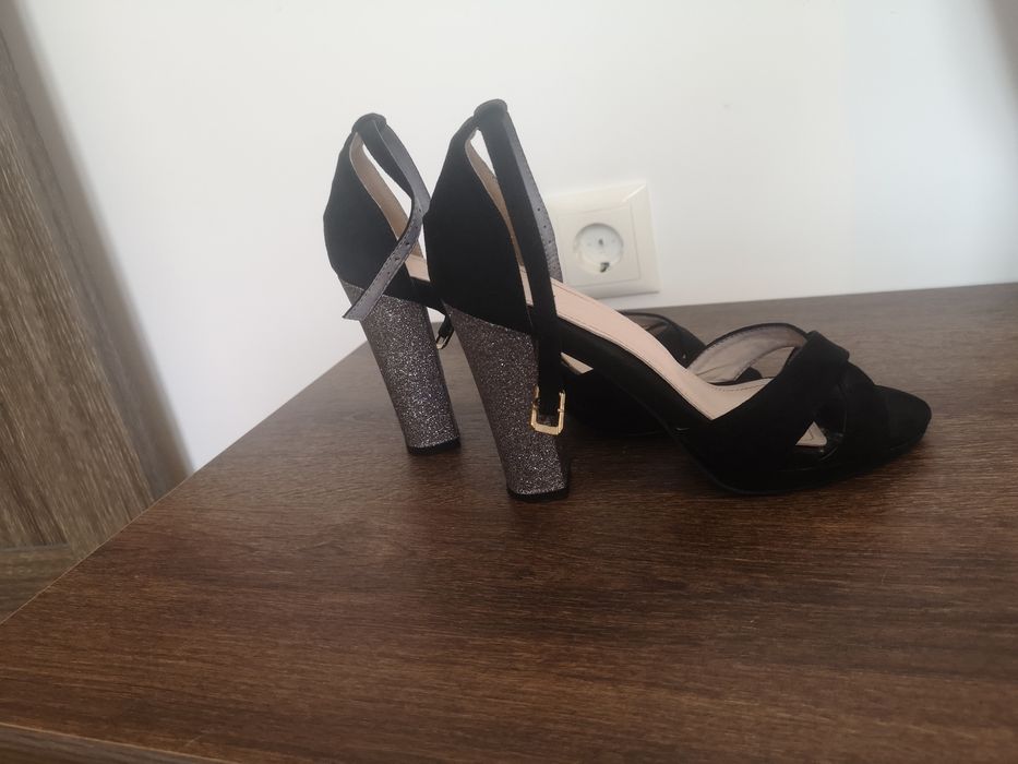 Sandale cu toc gros mar. 36