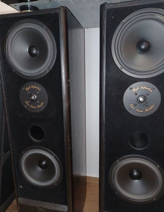 De vânzare Statie plus 4 boxe plus subwoofer și centru