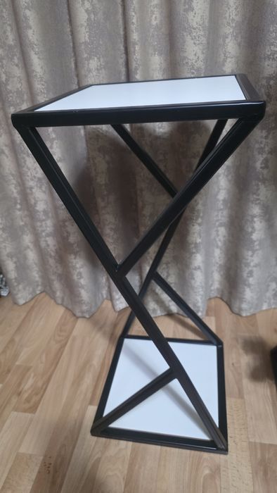 Подставка для цветов и декора