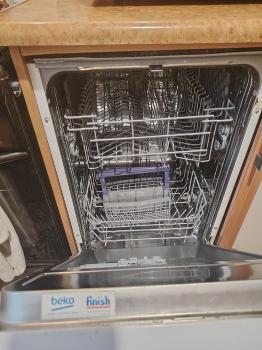 Продам посудомоечную машину