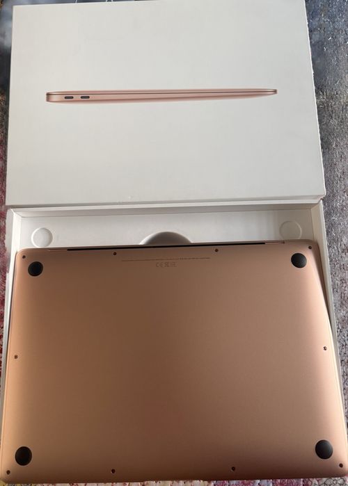 MacBook Air M1 КАТО НОВ 96% Battery + Кутия + Кейсове