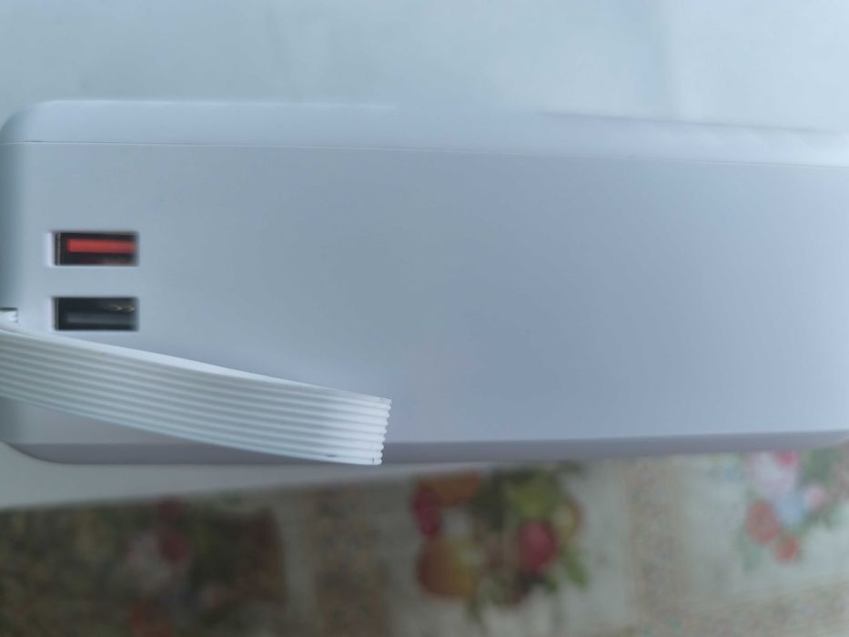 Baterie externa - power bank 40000 mAh cu cabluri si incarcare rapida