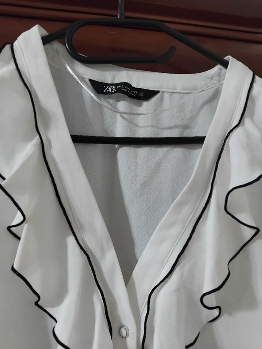 Bluza Zara cu volănașe