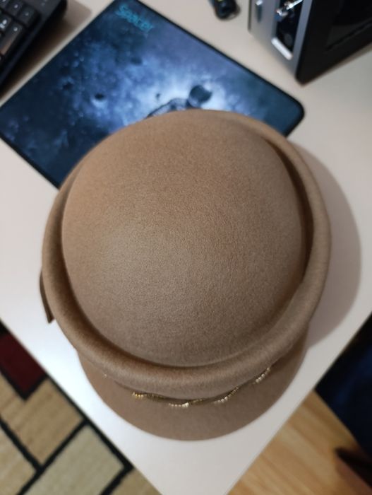 Palarie moderna, maro deschis (noua)