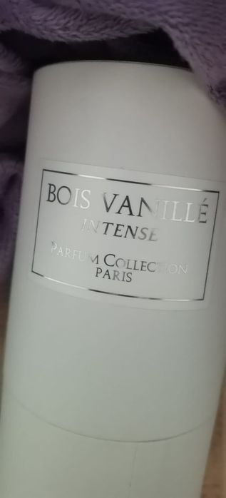 Vând parfum intense