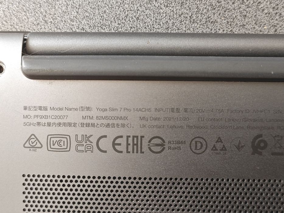 Laptop Lenovo yoga 7 pro slim cu display defect