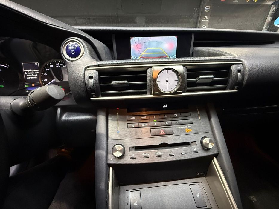 Vând Lexus IS 300