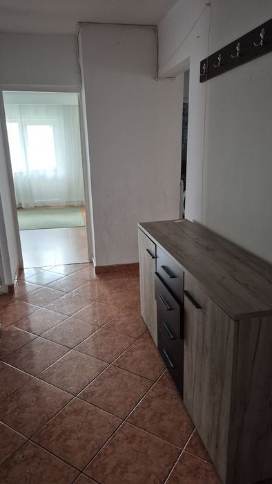 Inchiriez apartament 3 camere