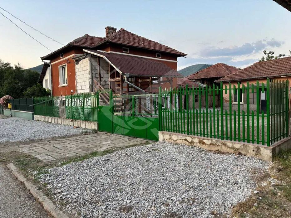 Продава се Къща в с. Скравена, Област София-област - 210 кв.м за 358 €/кв.м - Снимка #1