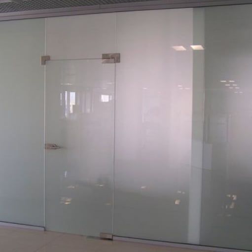 Двери алюминиевые