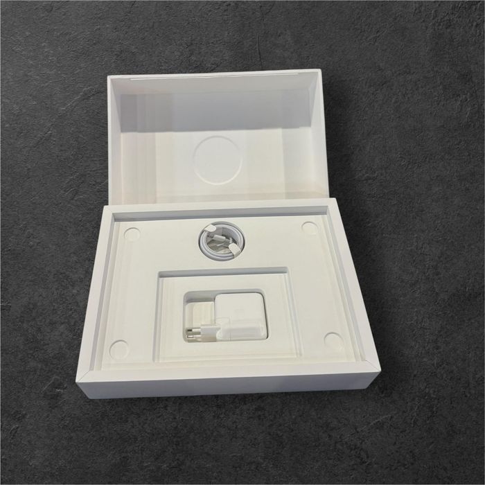 Продавам Аpple mac book pro 14 inch