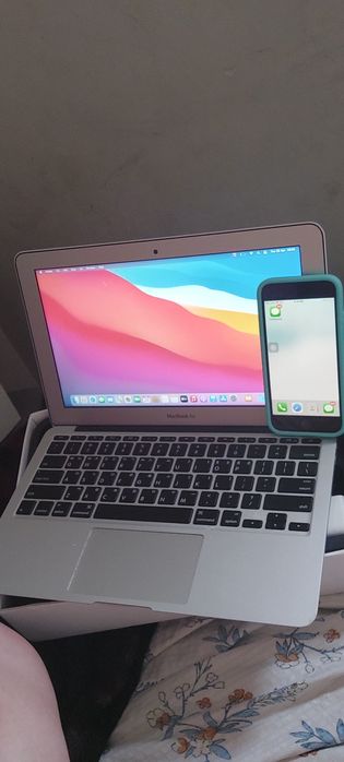 Макбук 2014 и айфон 8