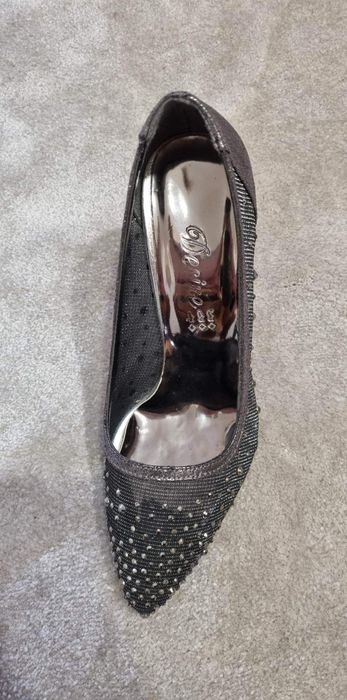 Елегантни дамски обувки с камъни