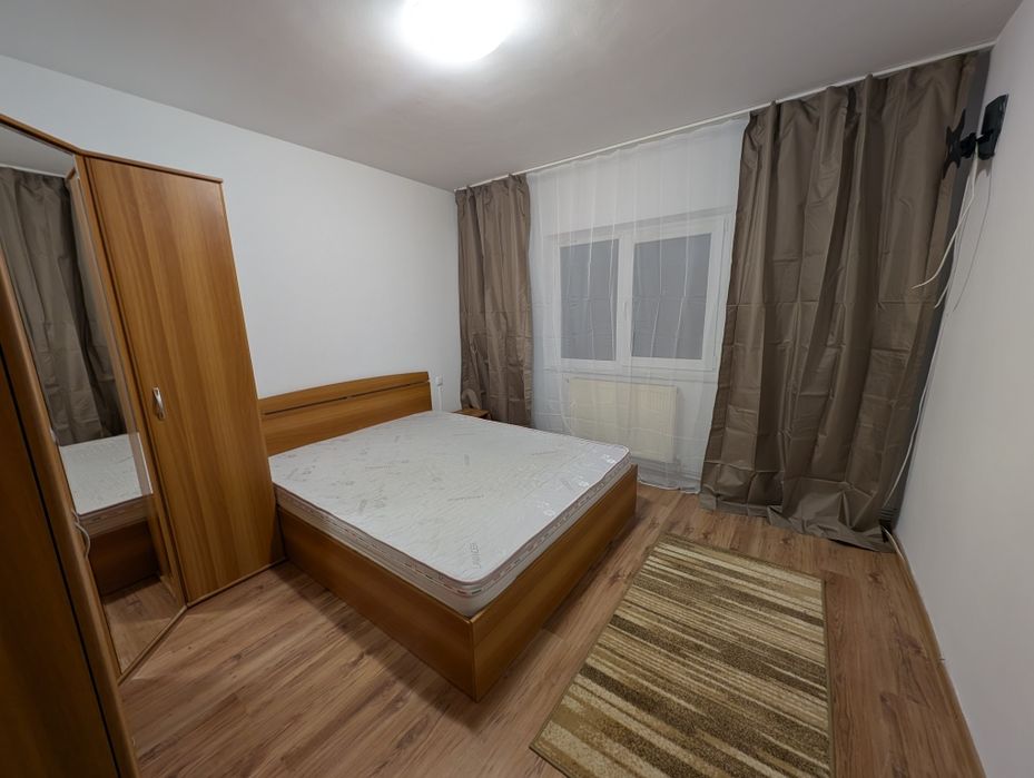 Proprietar închiriez apartament 3 camere langa mall