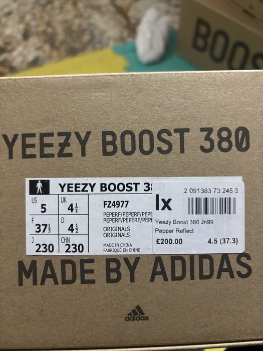 Adidasi noi yeezy boost 380 marimea 4.5 uk