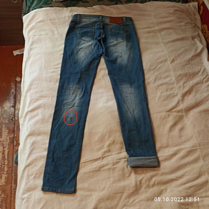 Отдам за бутылку Масла!Джинсы на девочку синии р 26