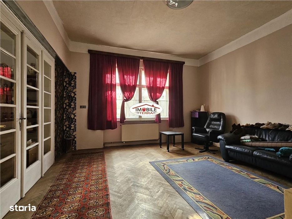 Casa cu 900 mp teren zona Calea Poplacii aproape de Parcul Sub Arini