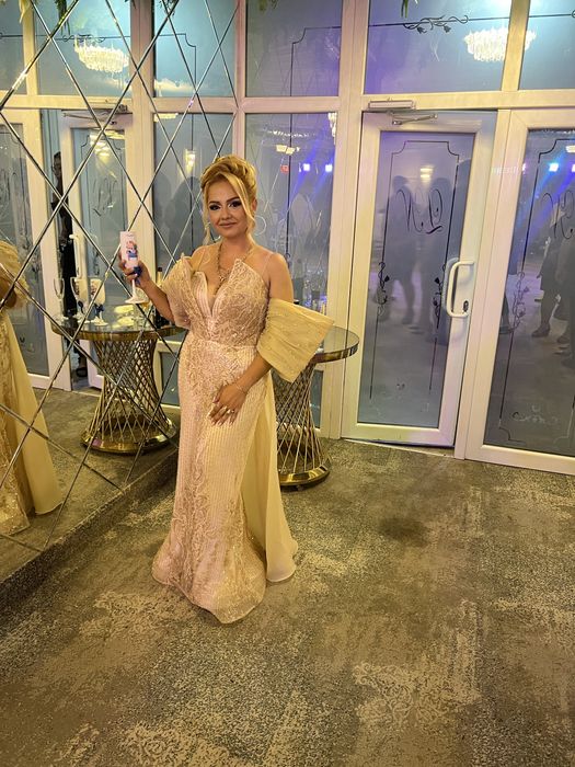 Rochie eleganta cu trena