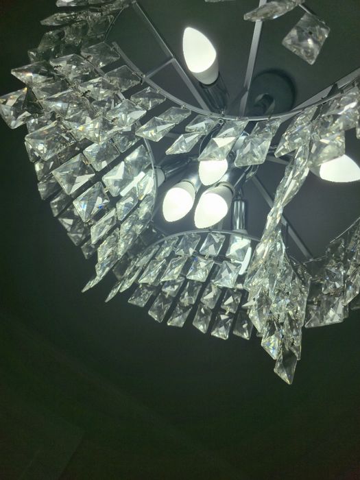 Продам люстру .  .