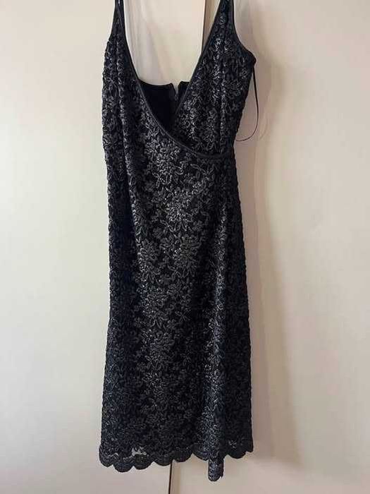 Черна рокля с ламе