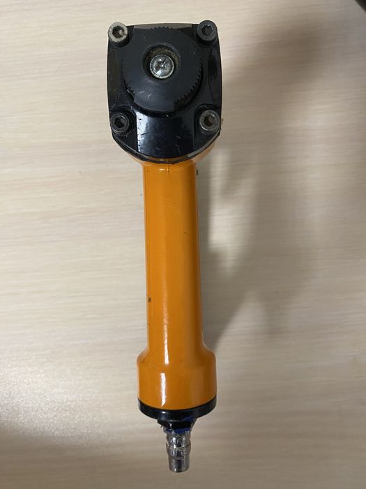 Пневматический степлерный пистолет