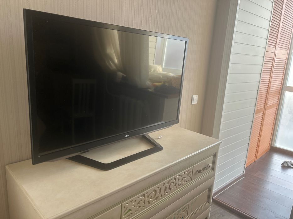 Телевизор Lg  в рабочем состоянии