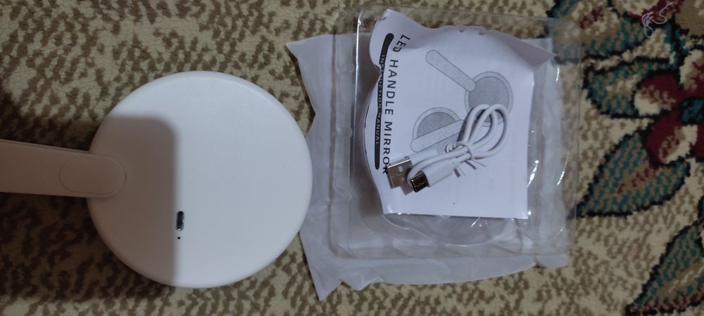 Зеркало с подсветкой ручная небольшая