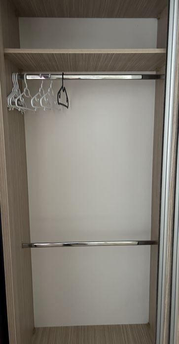 Dulap cu usi glisante si oglinda