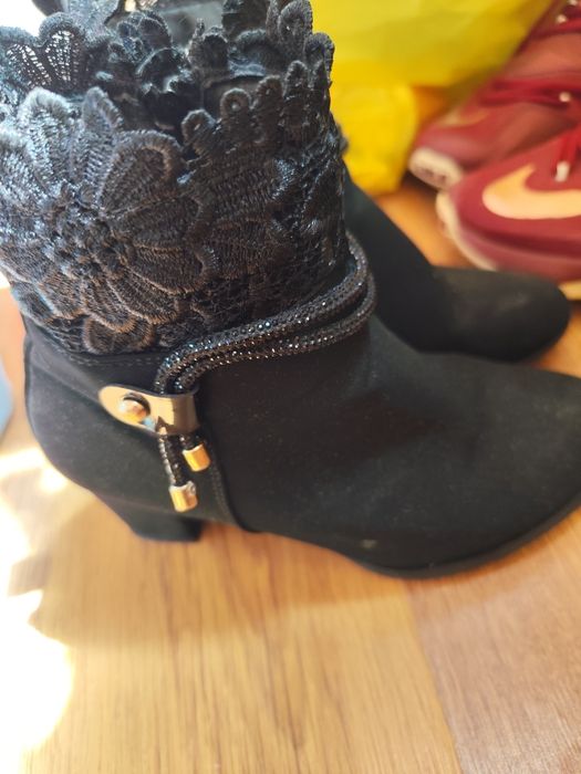 Botine cu toc mărimea 37.