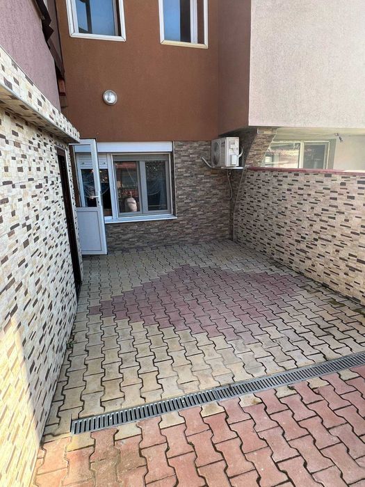 Продава се Къща в Карнобат - 192 кв.м за 1010 €/кв.м - Снимка #1