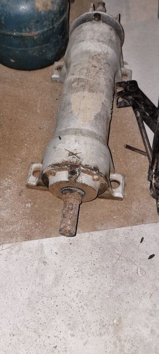 Ax circular cu lagare si rulmenti