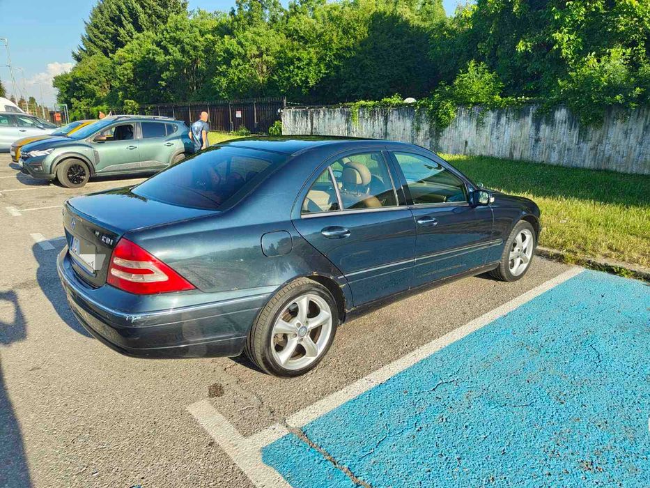 Mercedes-Benz w203 220cdi elegance  ; автомат, кожа.