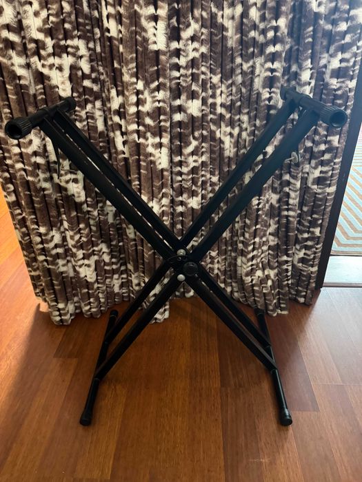 Продам Стойка для клавишных / синтезатора