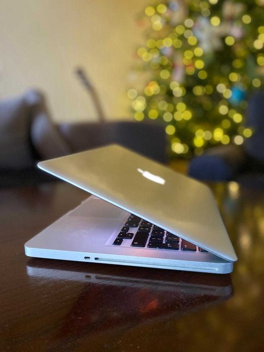 MacBook Pro 13” i5, 4GB RAM, 500GB HDD