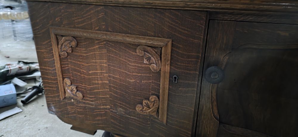 Старинен шкаф ,масив