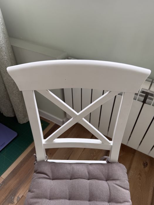 Продам стулья белые