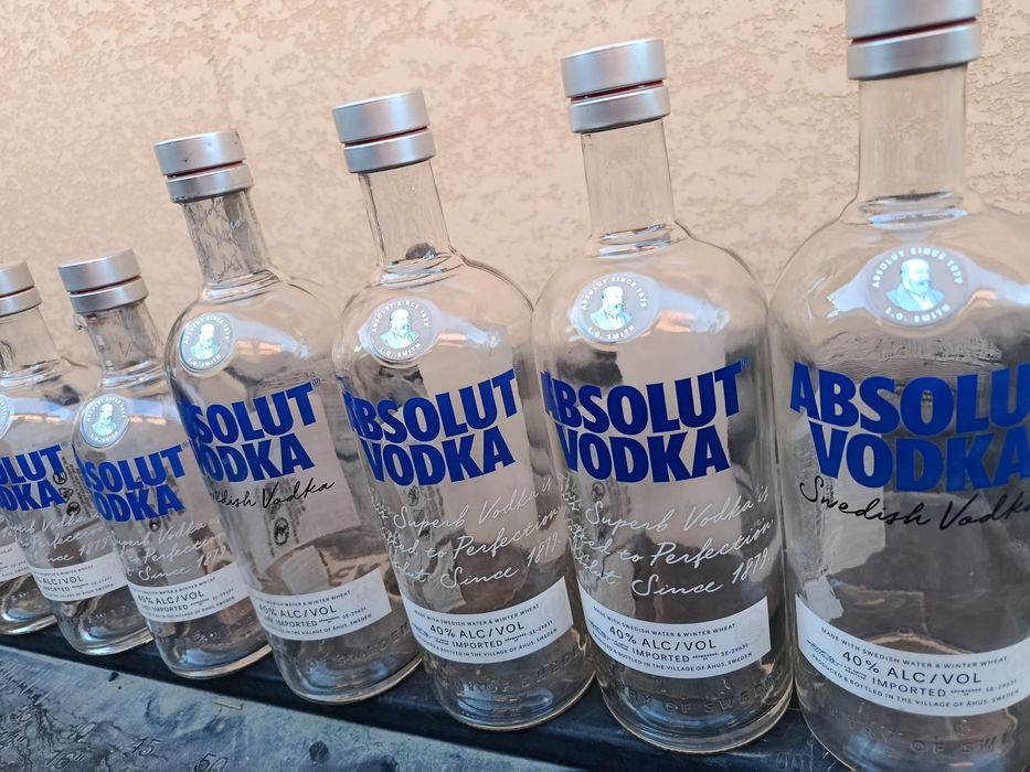 Продам бутылки ABSOLUTE
