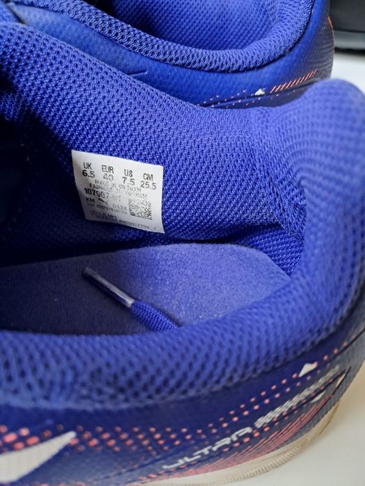 Adidasi de fotbal de sala