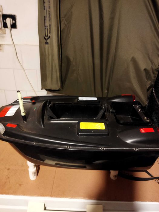 Navomodel Bittom Bona BOAT 2 , 2 CUVE , 2 Accumulatori . PRETI FIX !!!